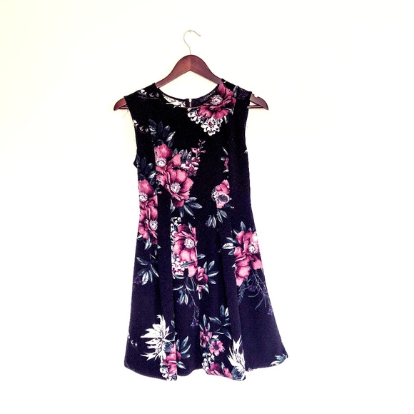 Dynamite dress - Picture 1 of 6